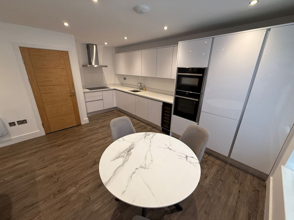 Property photo 2 of 10 Bedroom