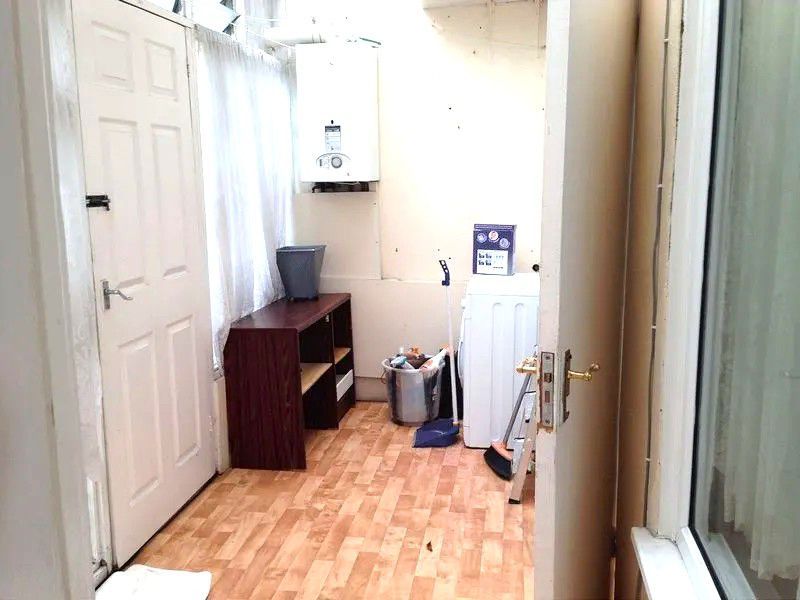 Property photo 3 of 9 Photo 6