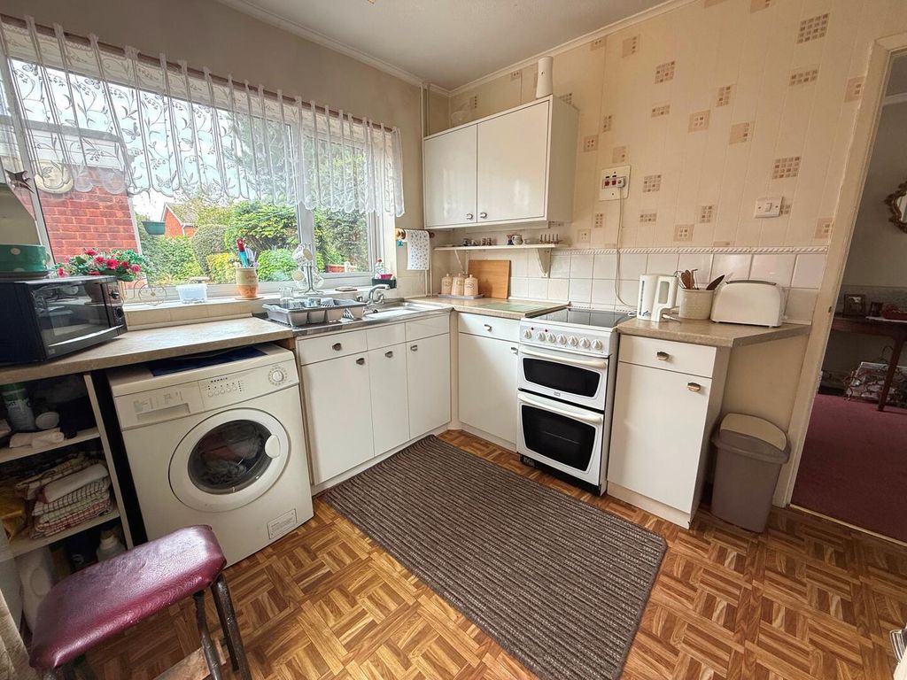 Property photo 2 of 16 Kitchen