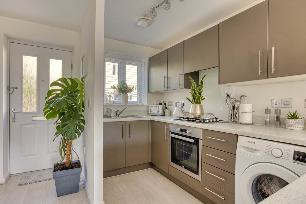 Property photo 2 of 19 Taunton Ewemove Pyrlands (12)
