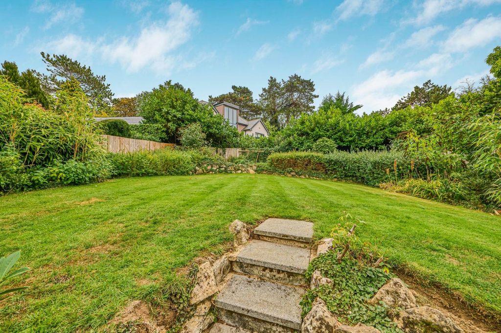 Property photo 2 of 28 Picture No. 23