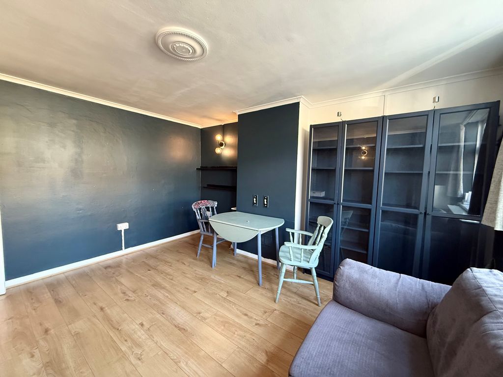 Property photo 2 of 8 Image