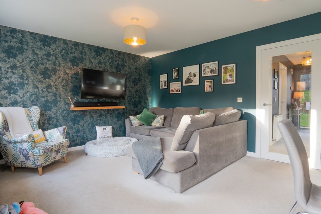 Property photo 3 of 32