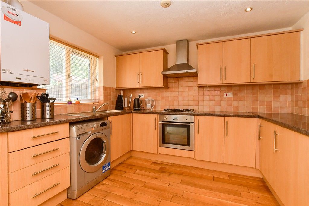 Property photo 3 of 11 Kitchen