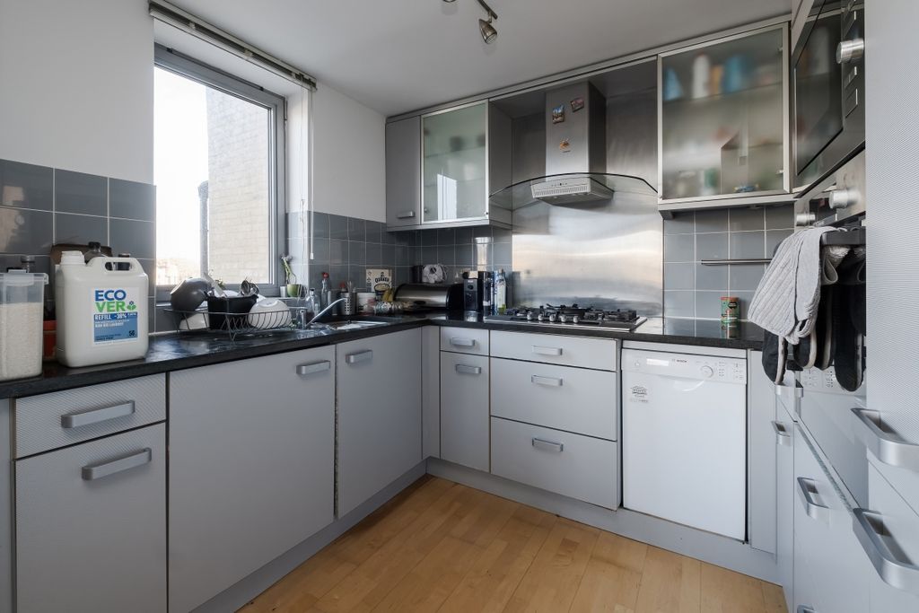 Property photo 2 of 14 Naoroji Street