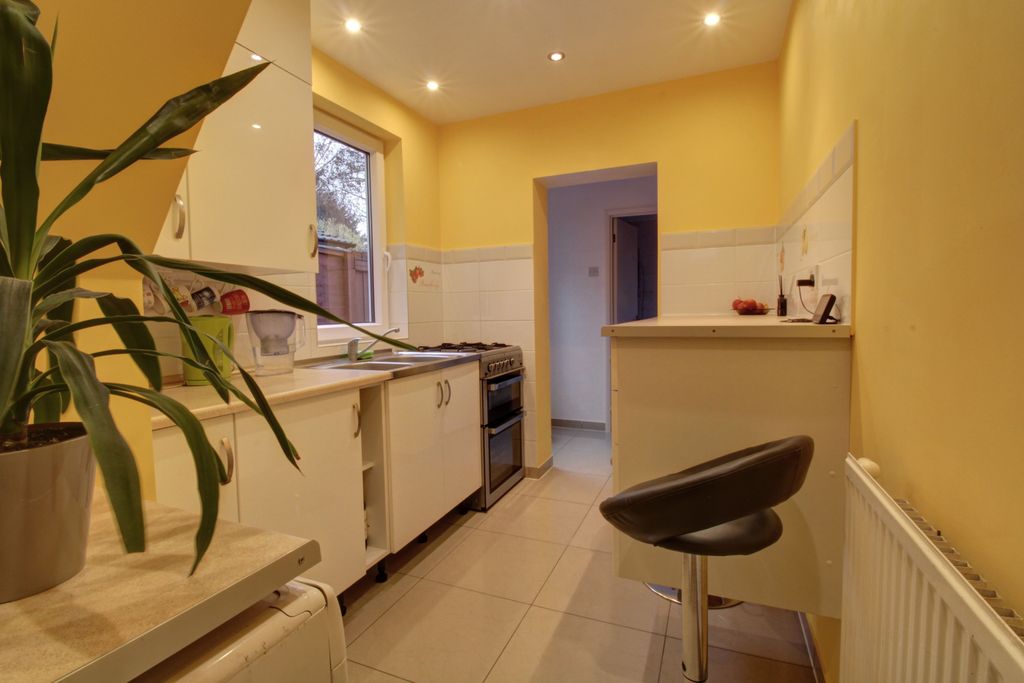 Property photo 2 of 12 Kitchen 1