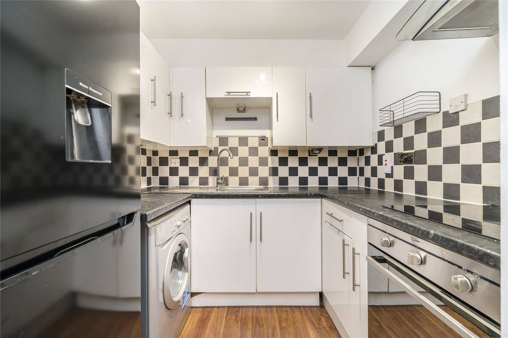 Property photo 3 of 5 Kitchen