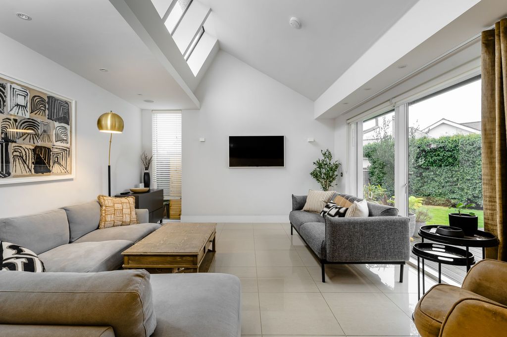 Property photo 2 of 16