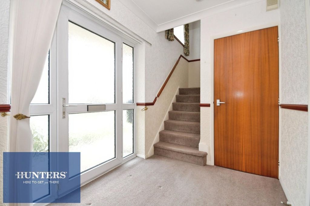 Property photo 3 of 16 Hall.Jpg