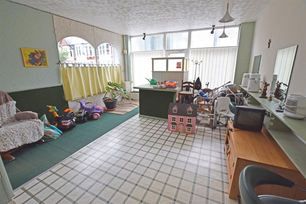 Property photo 2 of 18 Shop.Jpg