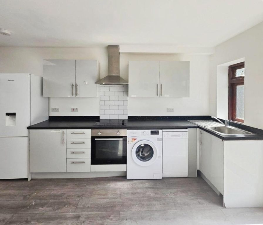 Property photo 2 of 9 Pbox-Kitchen-335955.Jpg
