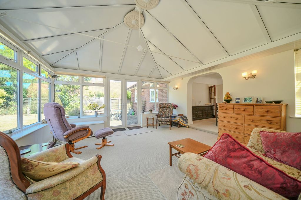 Property photo 2 of 33