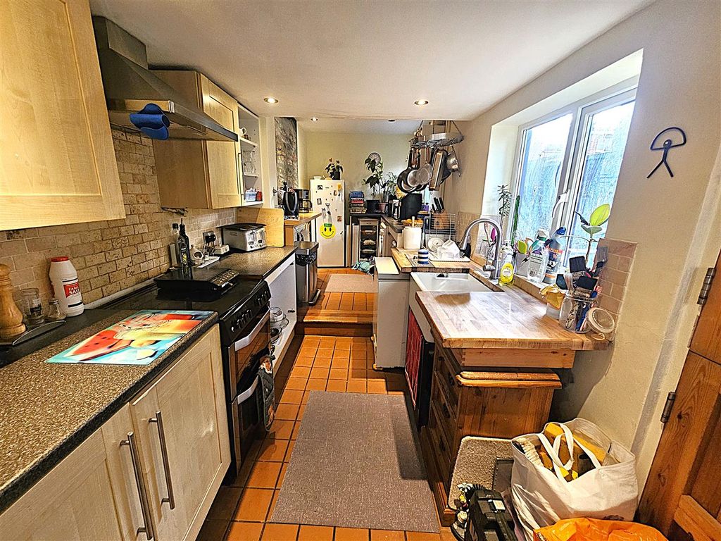 Property photo 2 of 12 Kitchen 1.Jpg