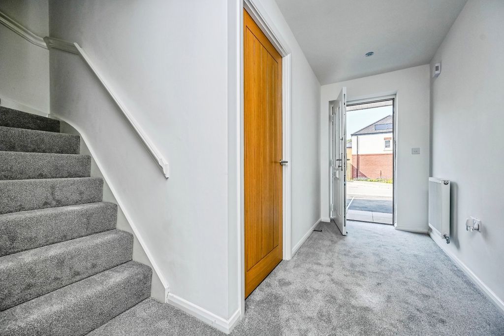 Property photo 2 of 22 Pbox-Img.Jpg