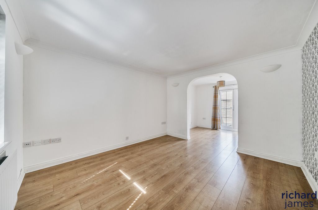 Property photo 2 of 13 c0d465E473F1406192E282A9A7469Da3