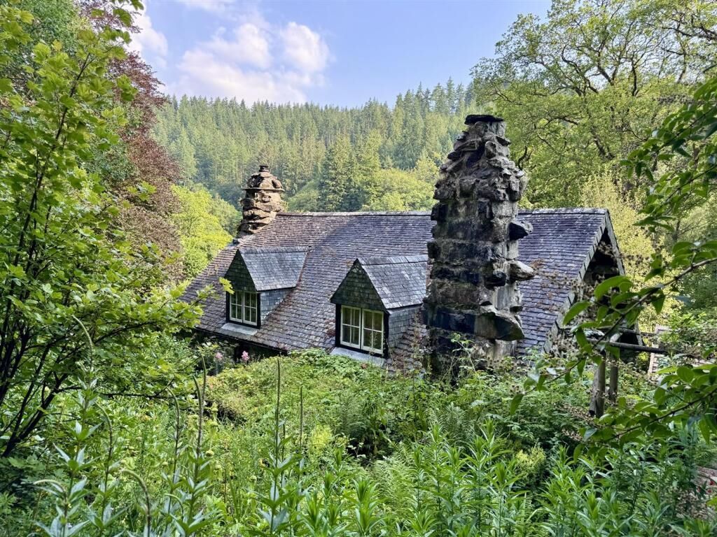 Property photo 2 of 25
