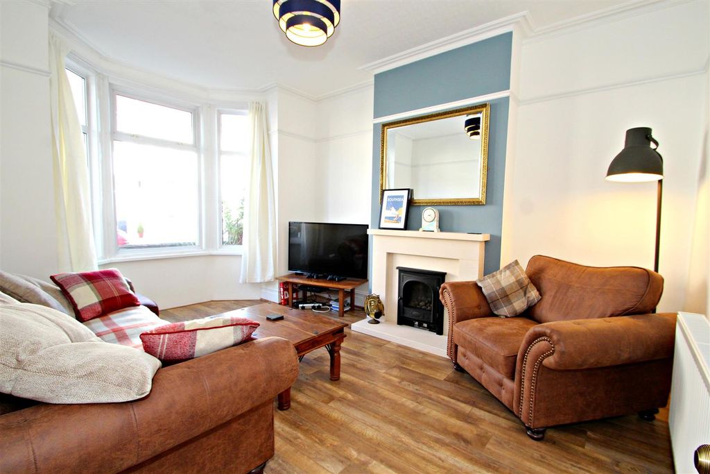 Property photo 2 of 11 Living Room.Jpg