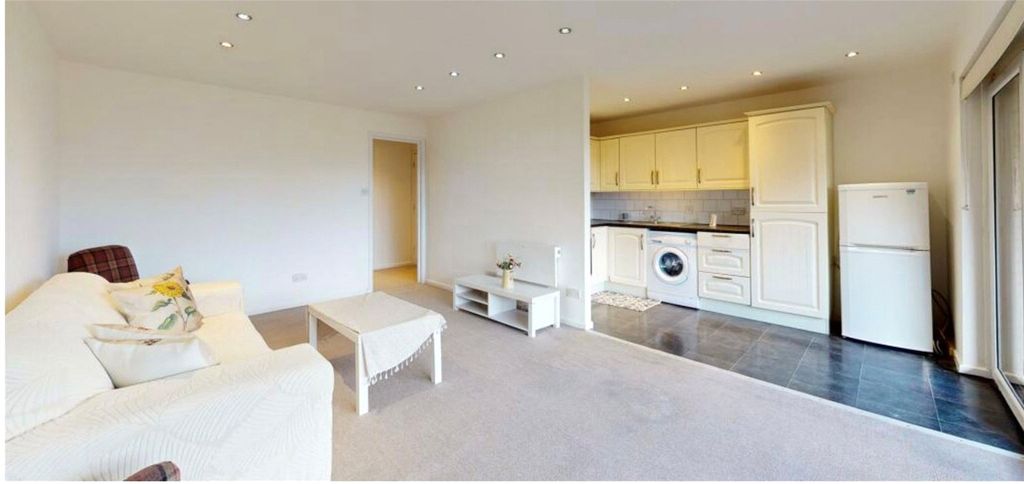 Property photo 2 of 8 Picture No. 11