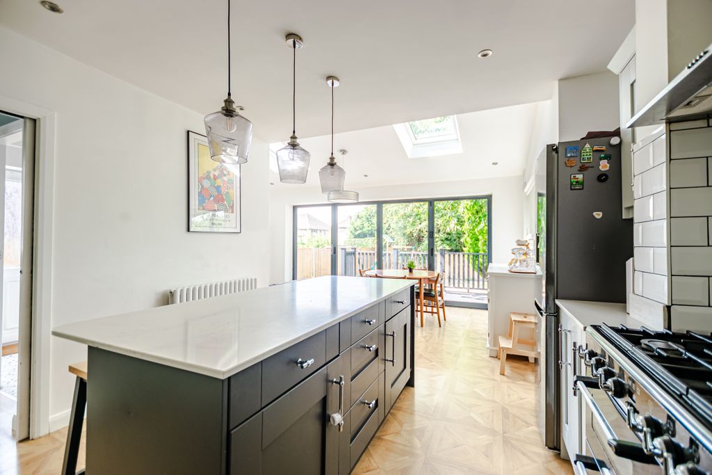 Property photo 3 of 26 Kitchen2