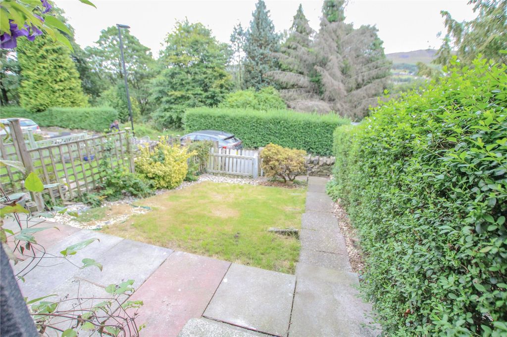 Property photo 2 of 17 Front Garden