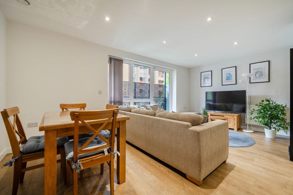 Property photo 3 of 21 4954976