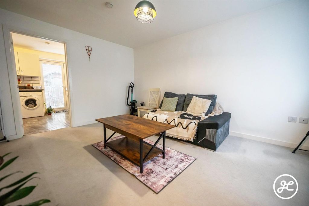 Property photo 3 of 12 4Prb75_Sfe-Rhhyxaene9W.Jpg