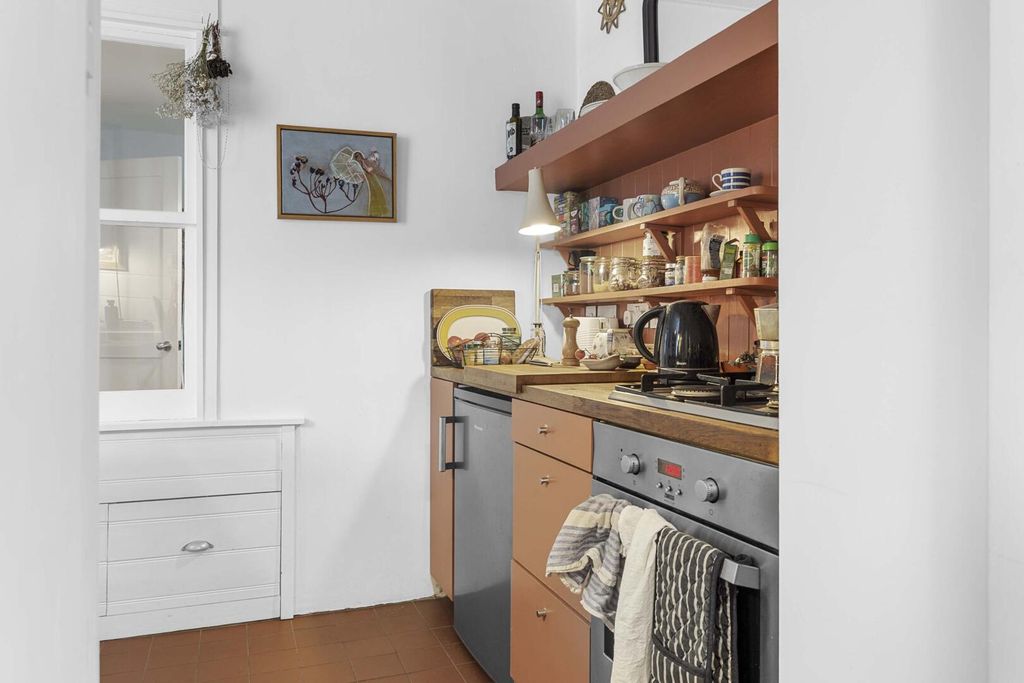 Property photo 2 of 9 Kitchen