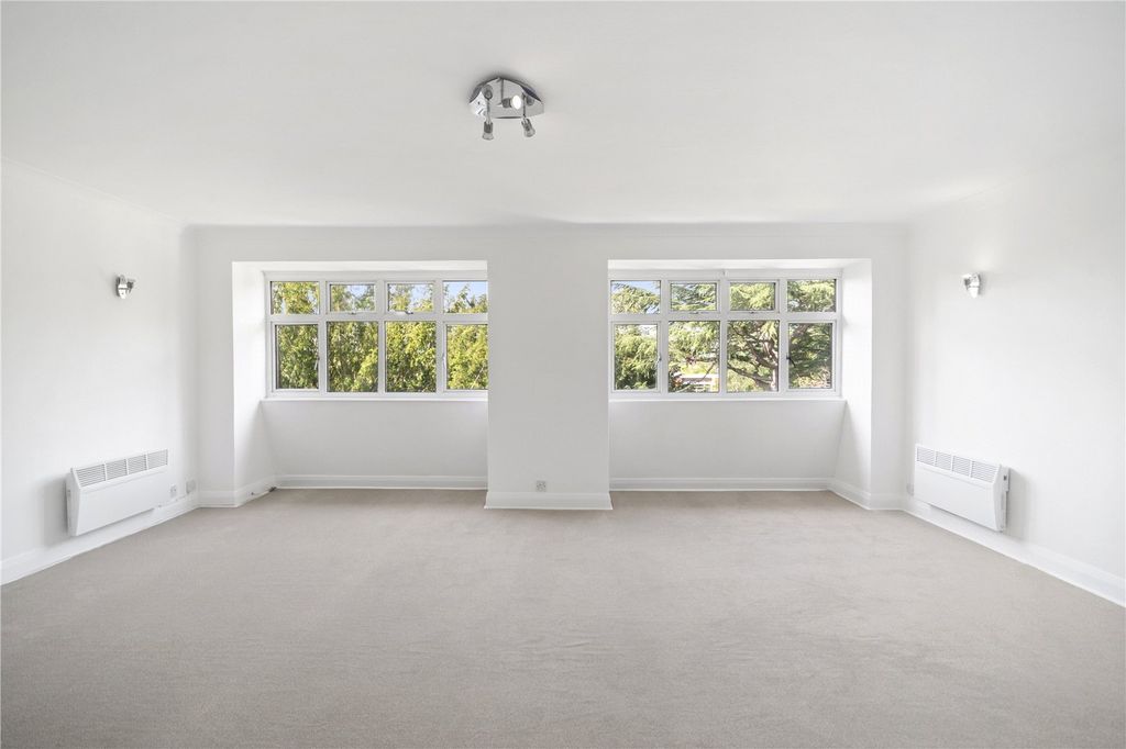 Property photo 2 of 9 Picture No. 18