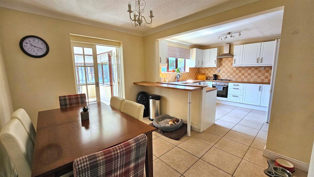 Property photo 3 of 24 Kitchen/Diner