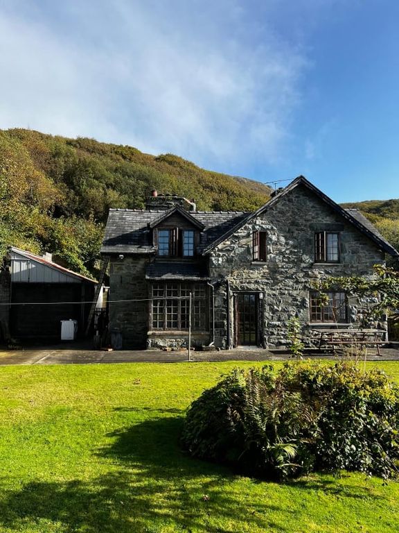 Property photo 2 of 8