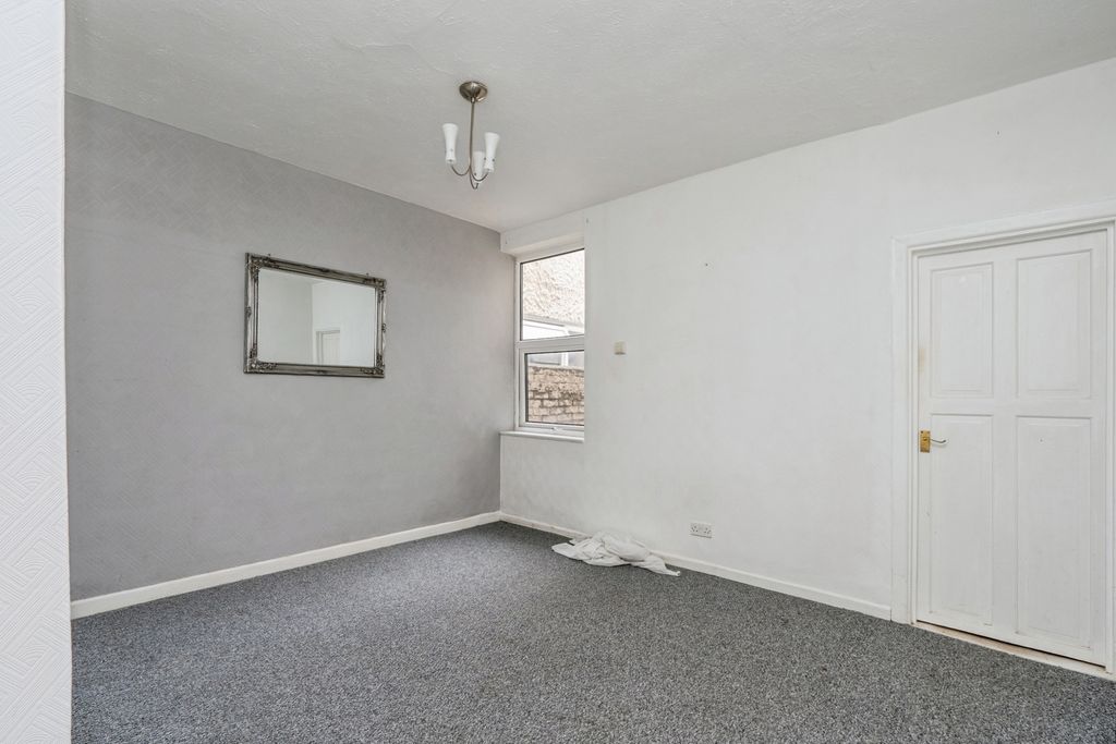 Property photo 3 of 17 Photo