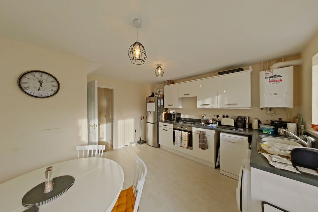 Property photo 3 of 15 Kitchen Diner P1