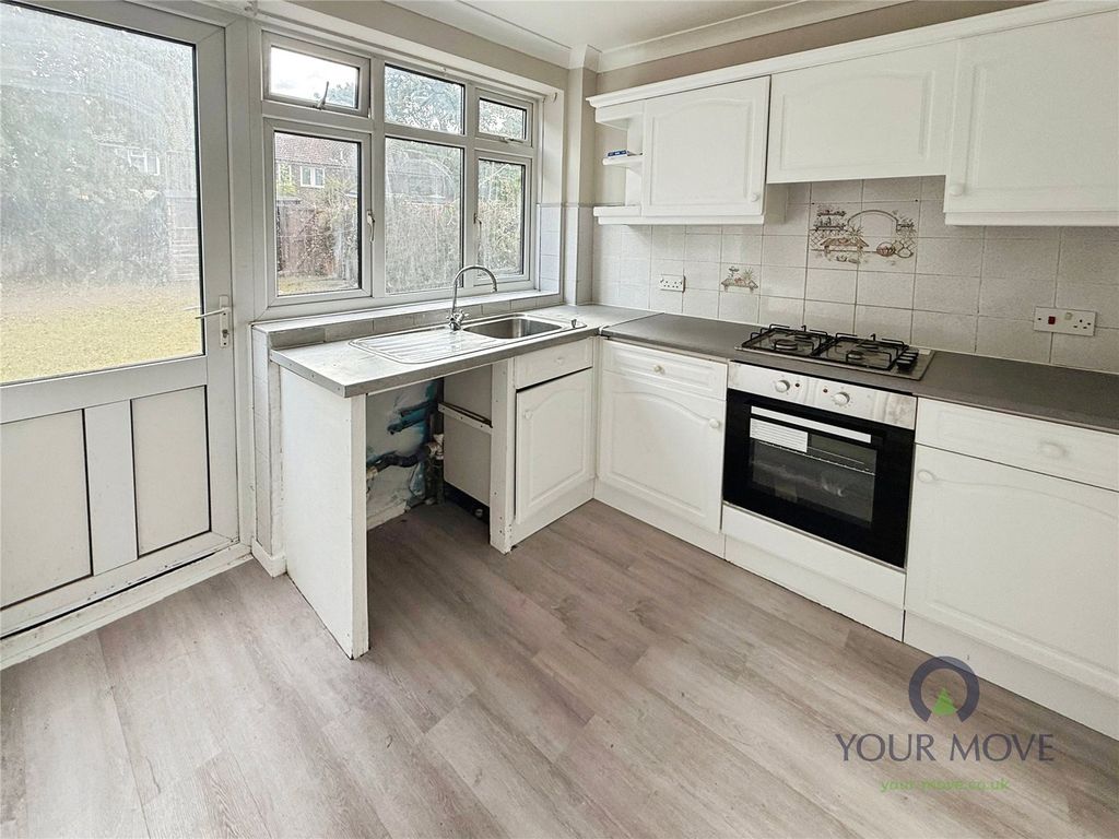 Property photo 3 of 10 Kitchen