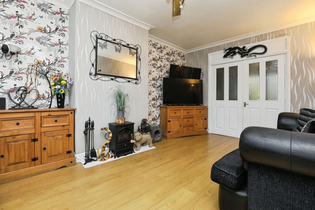 Property photo 2 of 15 Lounge