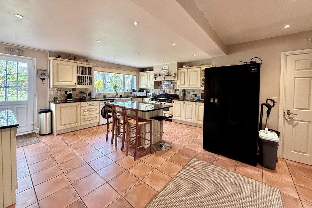 Property photo 3 of 34