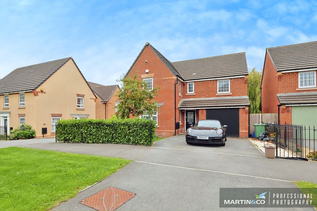 Property photo 1 of 32