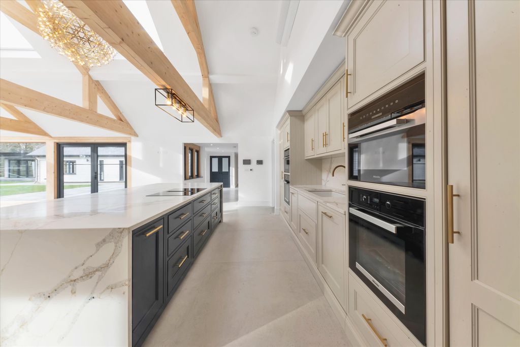 Property photo 3 of 29 Image