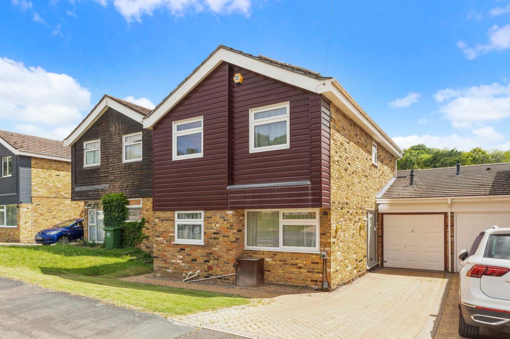 Property photo 1 of 18 24 Highwoods Drive, Sl7 3Py (Low Res)-17