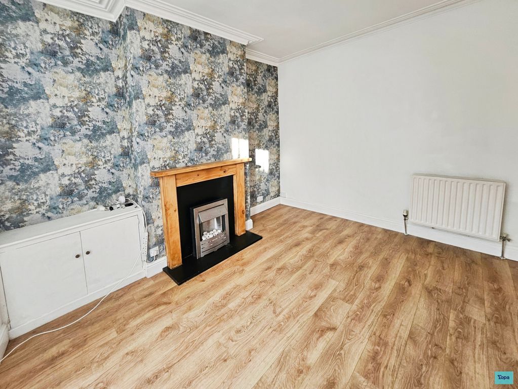 Property photo 3 of 16 Lounge