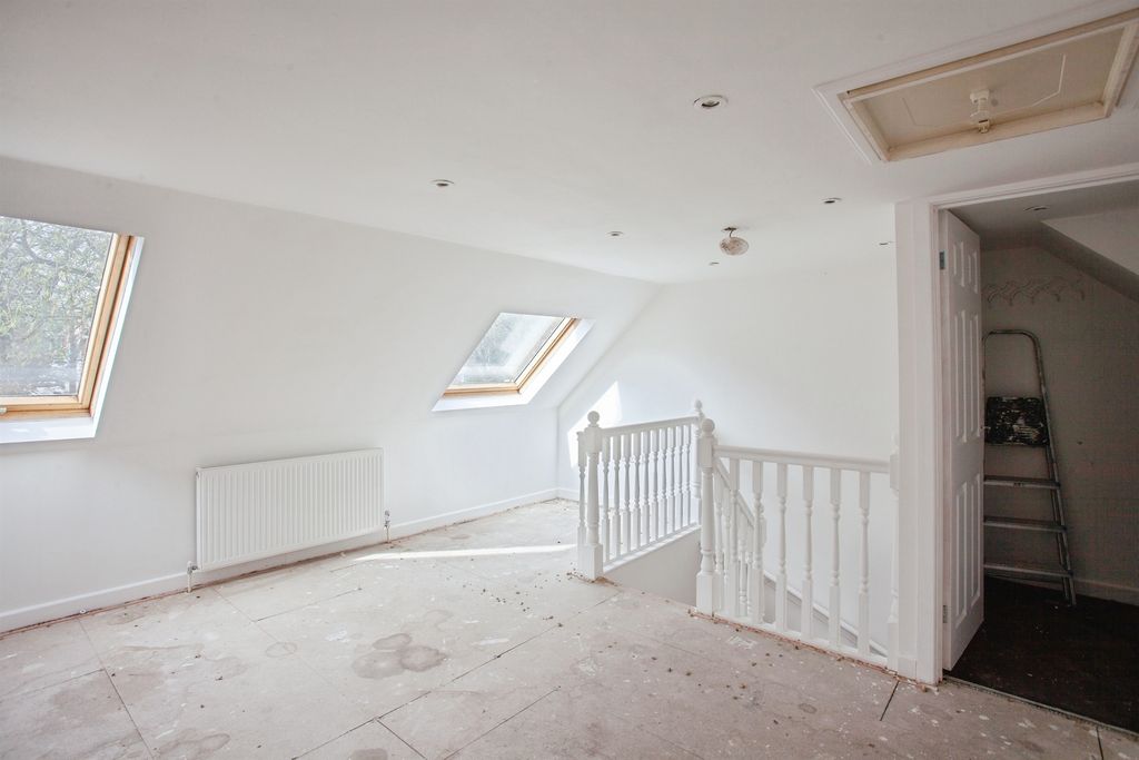 Property photo 3 of 18