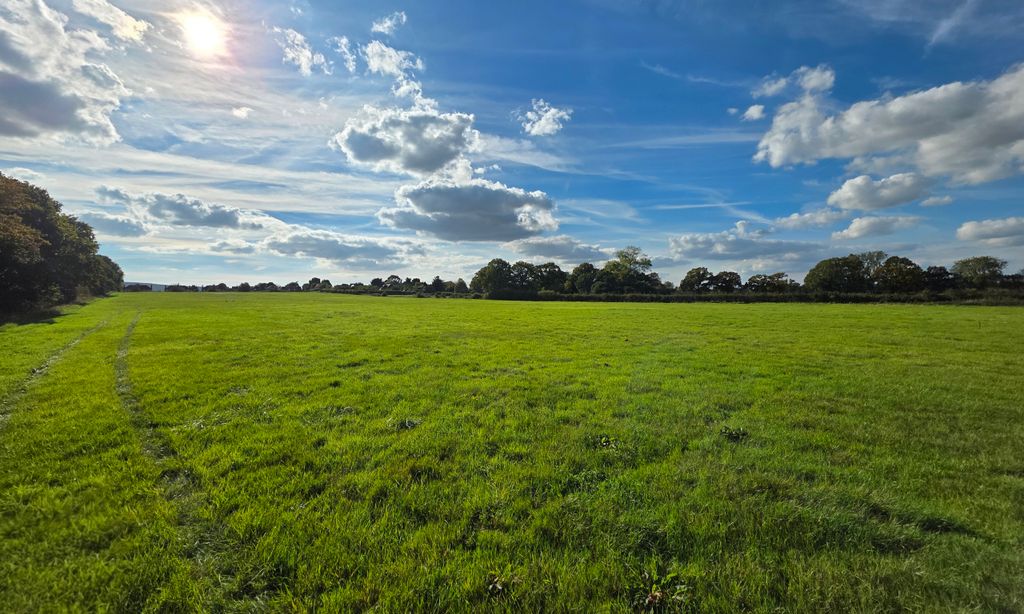 Property photo 3 of 9 20250929_151157(2)