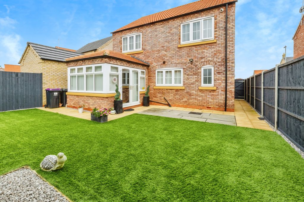 Property photo 2 of 19 2025-10-31-6Twellfields032