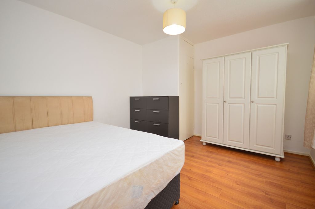 Property photo 1 of 13 3 Double Bedroom Apartment To Rent