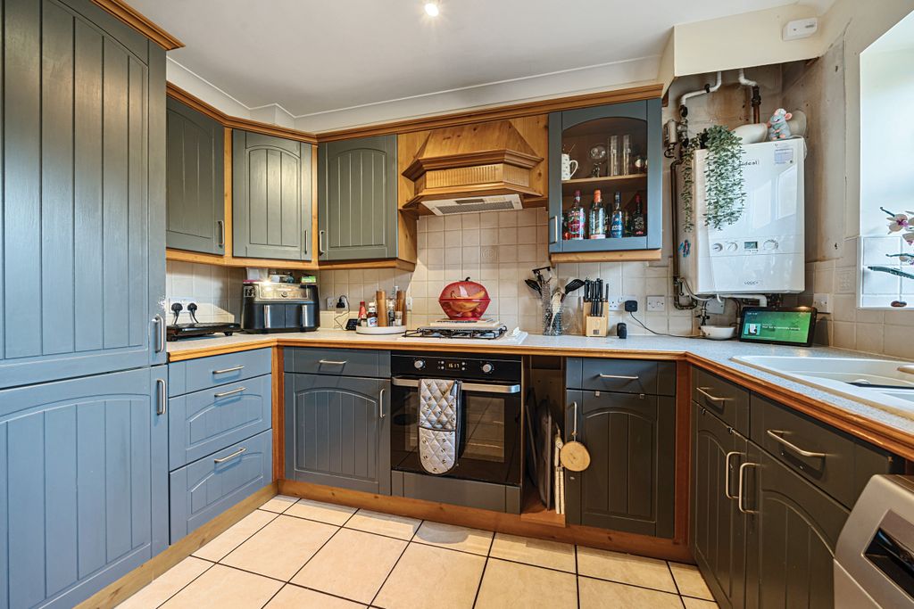 Property photo 3 of 21 Kitchen