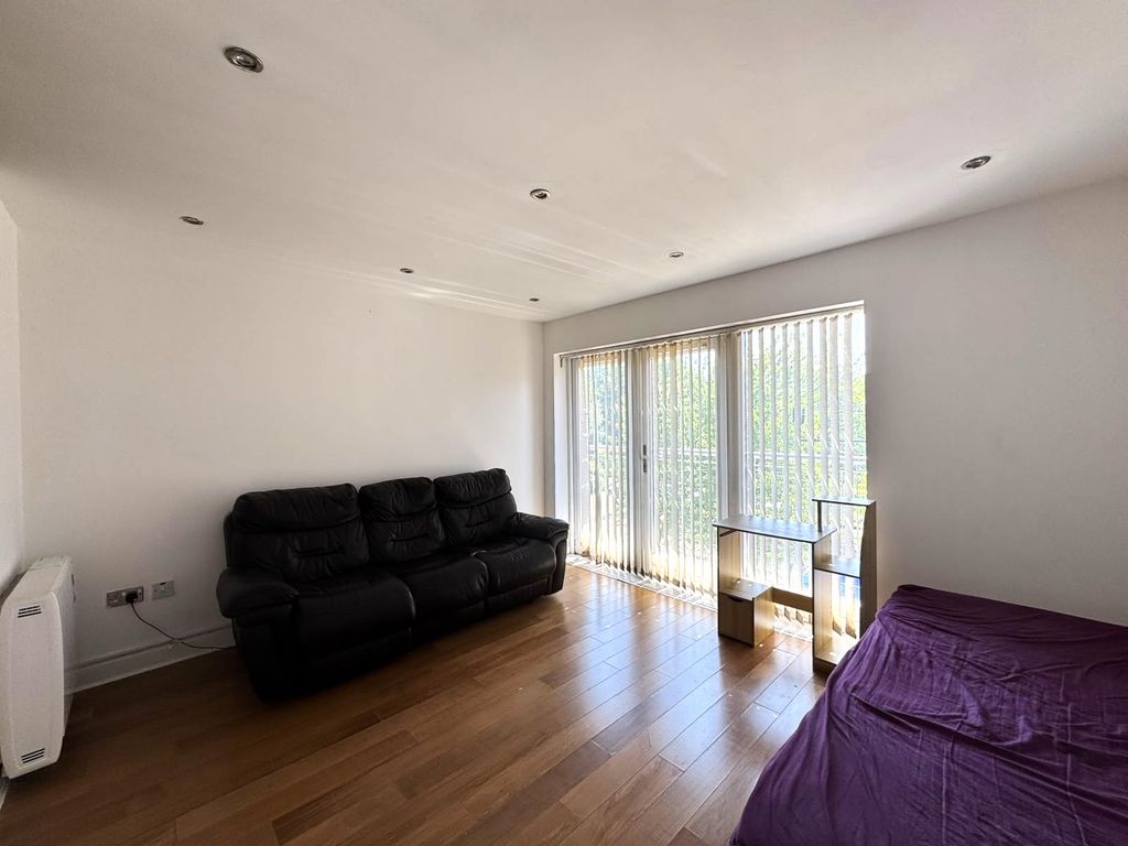 Property photo 1 of 9 Flat 34 Tristan Court (7)