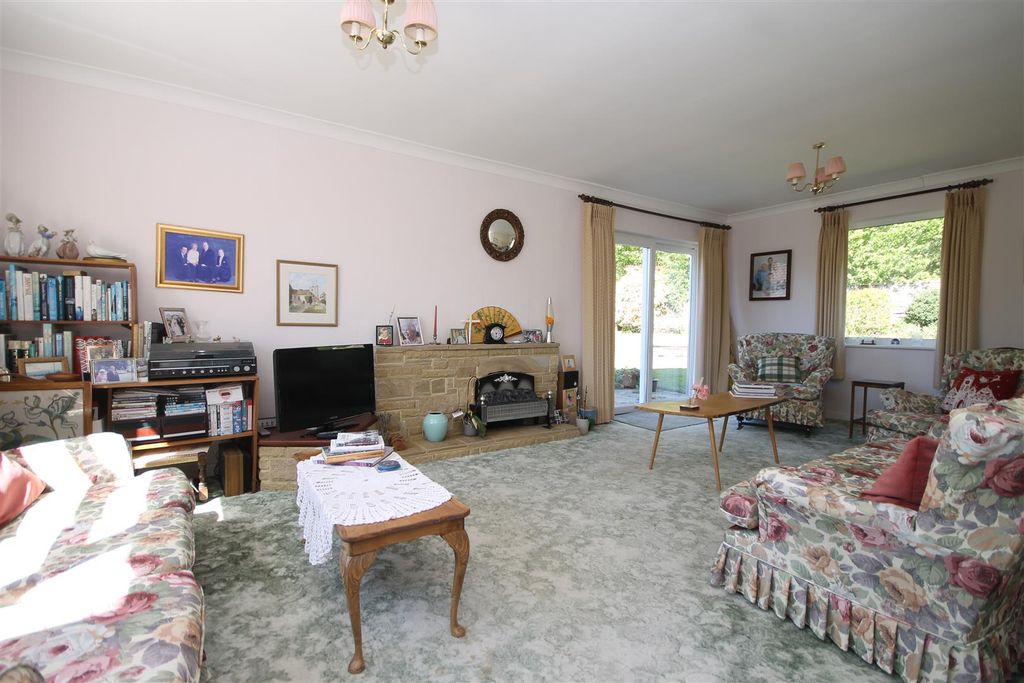 Property photo 2 of 17 .Livingroom.Jpg