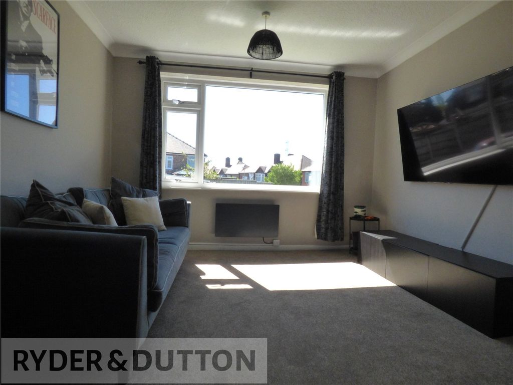 Property photo 2 of 13 Lounge