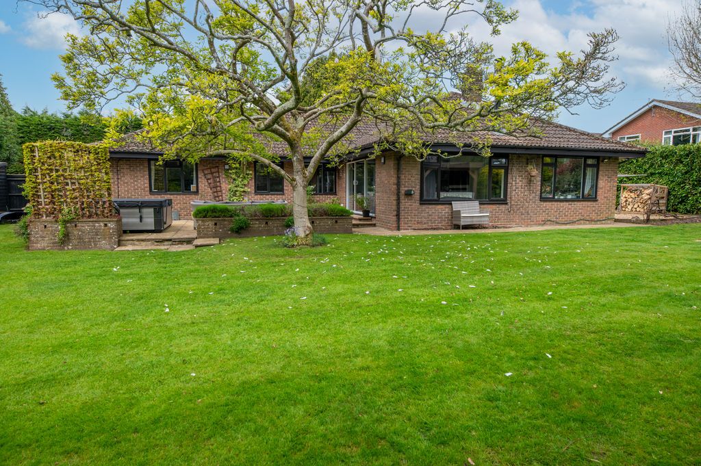 Property photo 2 of 25 Photo 4