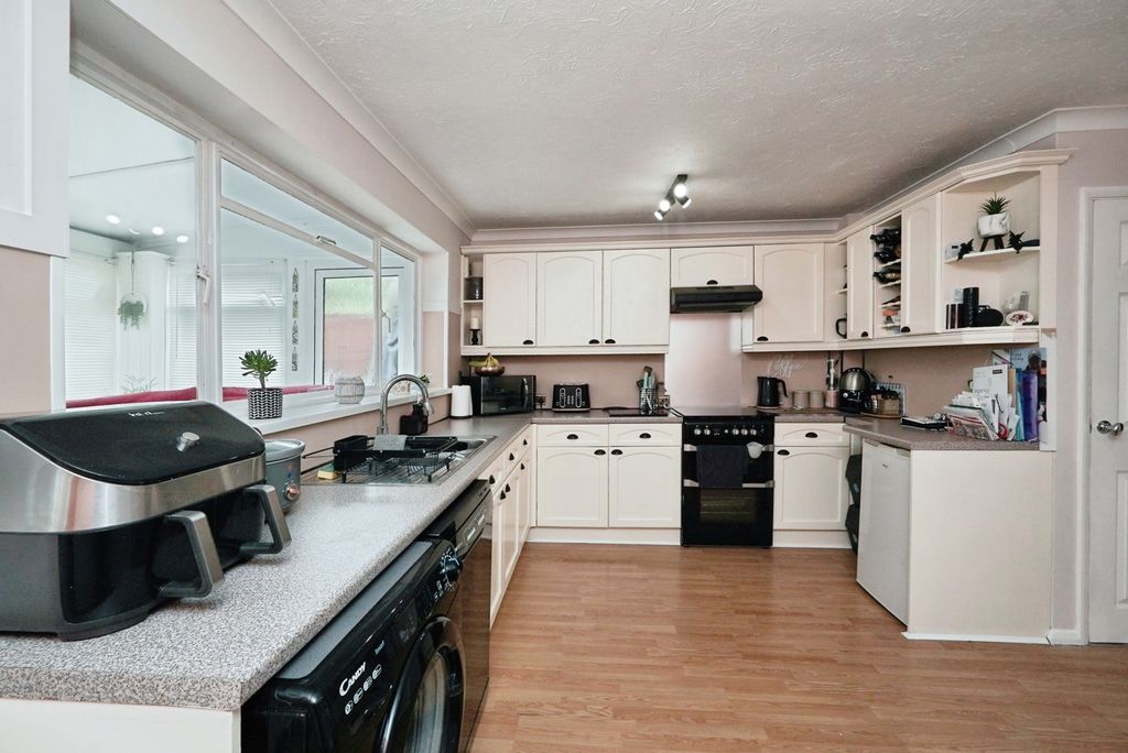 Property photo 2 of 17 Photo
