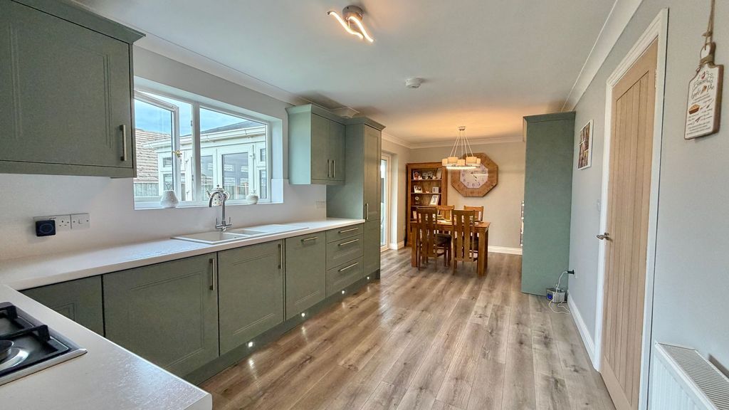 Property photo 3 of 21 Dining Kitchen